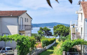 Lovely Apartment In Sveti Filip I Jakov With Wifi